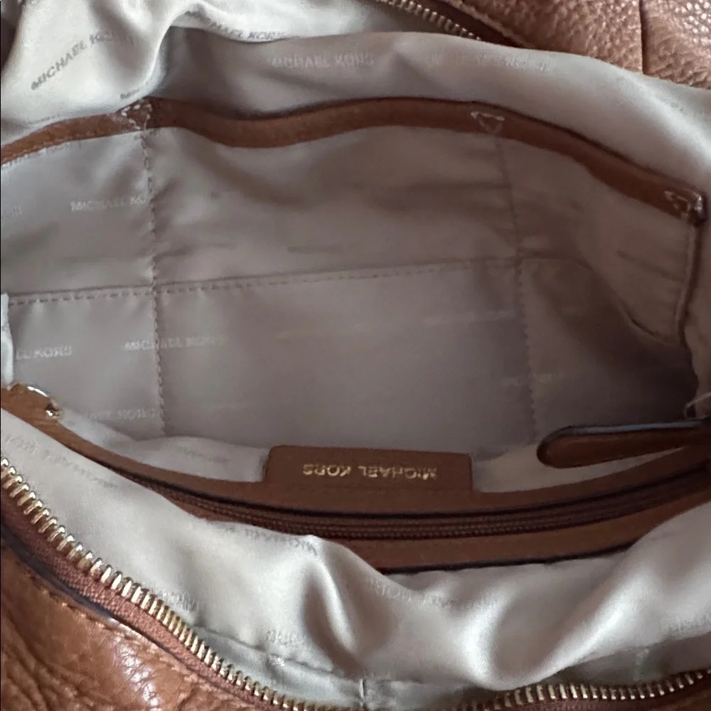 Michael Kors Brown Pebbled Leather Multi-Pocket Shoulder Bag. Gold hardware. - Picture 11 of 14